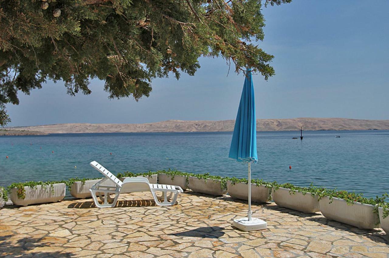 Beachfront Apartments Anita With Pool Karlobag Exteriér fotografie