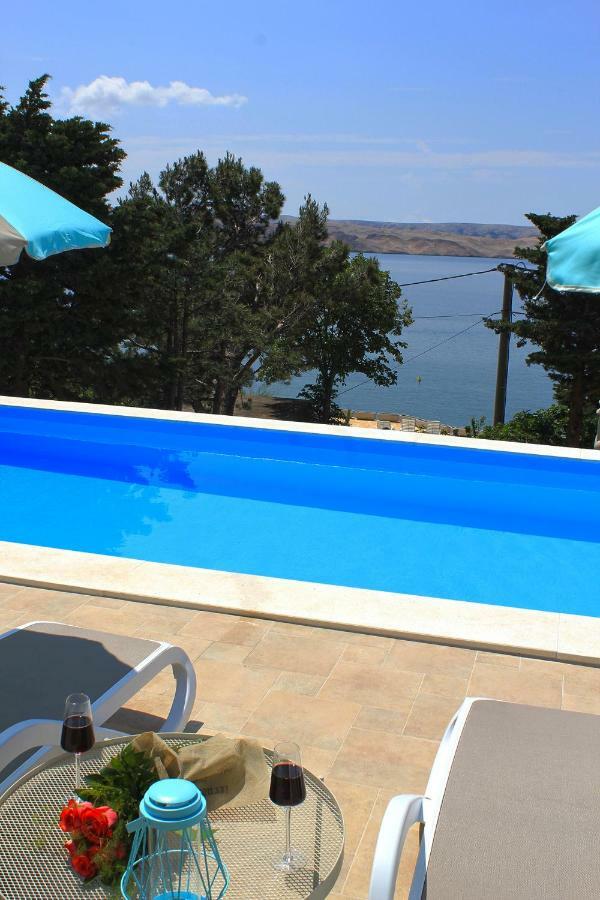 Beachfront Apartments Anita With Pool Karlobag Exteriér fotografie