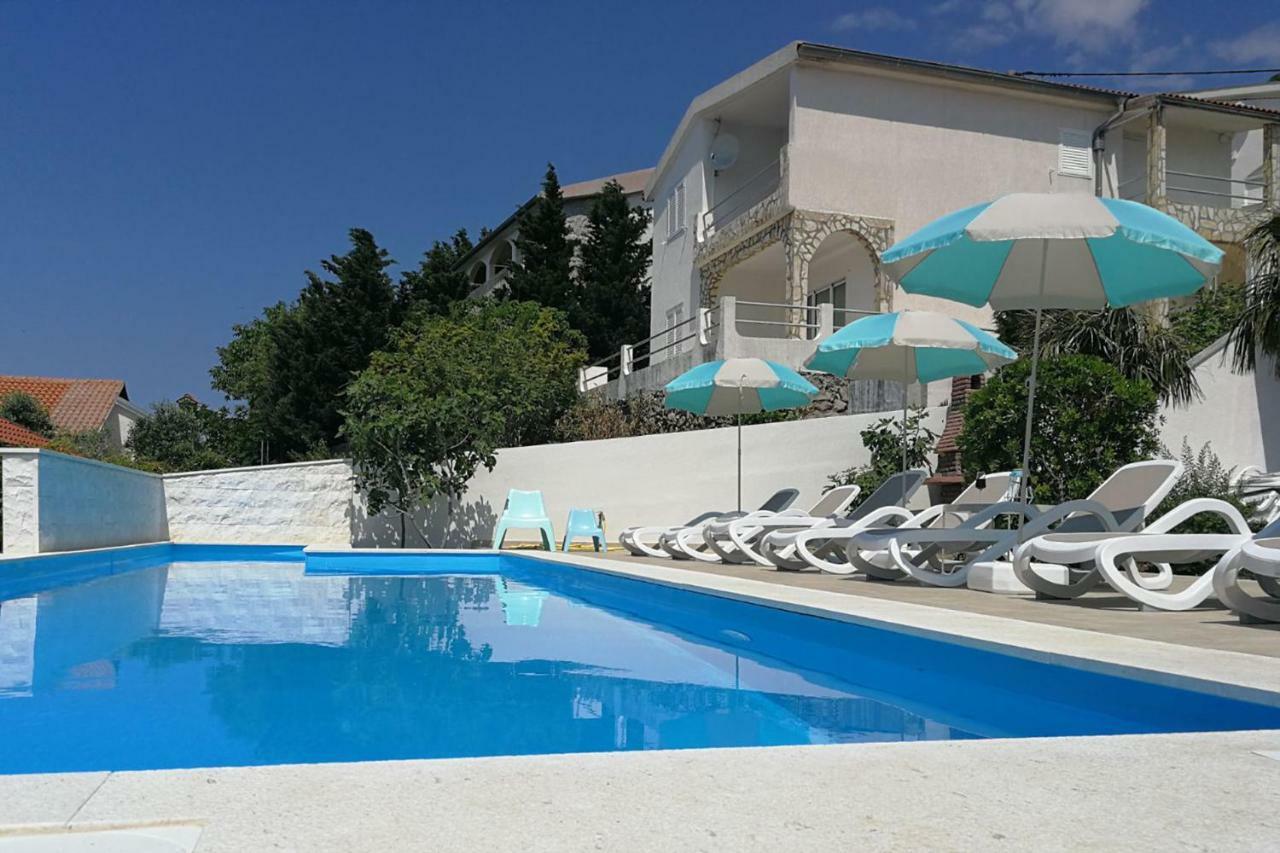 Beachfront Apartments Anita With Pool Karlobag Exteriér fotografie