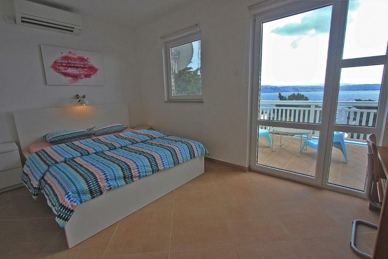 Beachfront Apartments Anita With Pool Karlobag Exteriér fotografie
