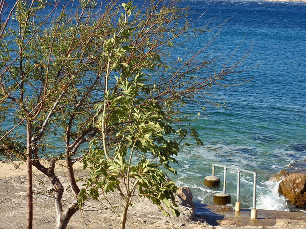 Beachfront Apartments Anita With Pool Karlobag Exteriér fotografie