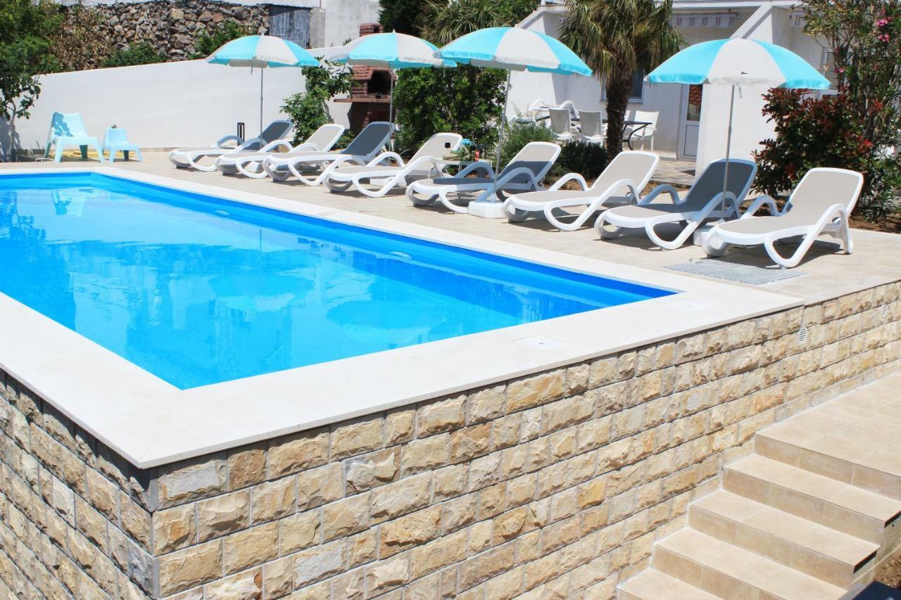 Beachfront Apartments Anita With Pool Karlobag Exteriér fotografie